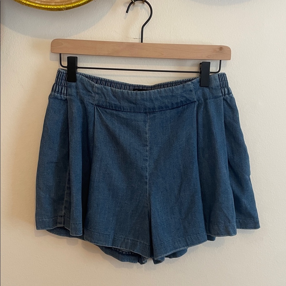 Women's Blue Elastic-Waist Pleated Denim Shorts